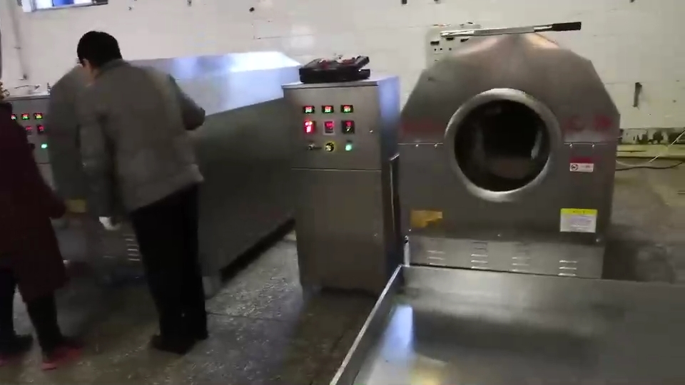 濮阳客户使用两台炒货机炒制瓜子仁实拍视频